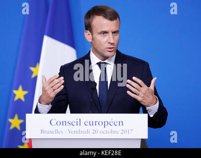 Bruxelles, Belgique. 20 octobre 2017. Le président français Emmanuel Macron prononce une conférence de presse à l'issue d'un sommet de deux jours de l'UE à Bruxelles, Belgique, le 20 octobre 2017. Crédit : Ye Pingfan/Xinhua/Alamy Live News Banque D'Images