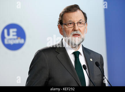 Bruxelles, Belgique. 20 octobre 2017. Le premier ministre espagnol Mariano Rajoy prononce une conférence de presse à l'issue d'un sommet de deux jours de l'UE à Bruxelles, Belgique, le 20 octobre 2017. Crédit : Ye Pingfan/Xinhua/Alamy Live News Banque D'Images