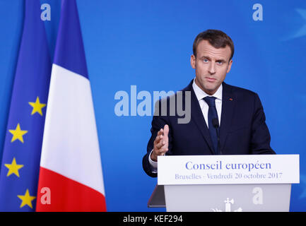 Bruxelles, Belgique. 20 octobre 2017. Le président français Emmanuel Macron prononce une conférence de presse à l'issue d'un sommet de deux jours de l'UE à Bruxelles, Belgique, le 20 octobre 2017. Crédit : Ye Pingfan/Xinhua/Alamy Live News Banque D'Images