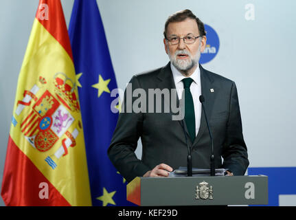 Bruxelles, Belgique. 20 octobre 2017. Le premier ministre espagnol Mariano Rajoy prononce une conférence de presse à l'issue d'un sommet de deux jours de l'UE à Bruxelles, Belgique, le 20 octobre 2017. Crédit : Ye Pingfan/Xinhua/Alamy Live News Banque D'Images