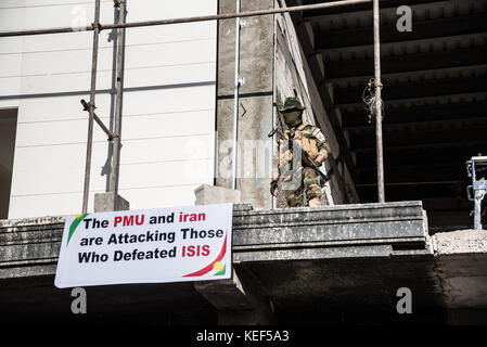 Erbil, Erbil, Irak. 20 oct, 2017. kurdes de Kirkouk déplacées par le conflit en cours entre l'Irak, allié au groupe de miliciens soutenus par l'Iran hashd al shaabi et la région du Kurdistan autonome semi, manifestation devant l'ambassade des États-Unis à Erbil. Ils demandent où la communauté internationale a été et pourquoi cela n'a pas aider à maintenir kirkouk. crédit : Elizabeth fitt/sopa/zuma/Alamy fil live news Banque D'Images