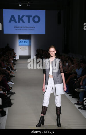 Athènes, Grèce. 20 oct, 2017. le jour de nouveaux designers, akto art & Design College et Athènes diplômés club présenteront leurs collections. crédit : plimper/Alamy live news Banque D'Images