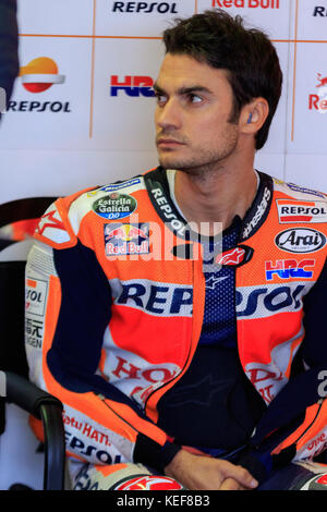 Melbourne, Australie. 21 octobre 2017. Dani Pedrosa (SPA) avant l'entraînement 4 lors du Michelin Australian Motorcycle Grand Prix 2017 au Michelin Australian Motorcycle Grand Prix 2017, Australie le 21 octobre 2017. Crédit : Dave Hewison Sports/Alamy Live News Banque D'Images