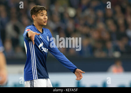 Gelsenkirchen, Allemagne. Oct 20, 2017 9 journée de bundesliga., FC Schalke 04 vs 1. FSV Mainz 05 : amine harit (schalke) gestes. crédit : juergen schwarz/Alamy live news Banque D'Images