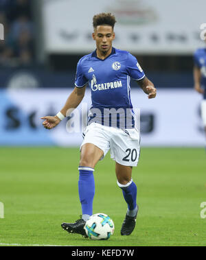 Gelsenkirchen, Allemagne. 20 oct, 2017. schalke's thilo kehrer en action au cours de la Bundesliga match de football entre le FC Schalke 04 et le FSV Mainz 05 à Gelsenkirchen, Allemagne, 20 octobre 2017. crédit : ina fassbender/dpa/Alamy live news Banque D'Images