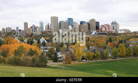L'edmonton, canada cityscape with colourful tremble en premier plan Banque D'Images