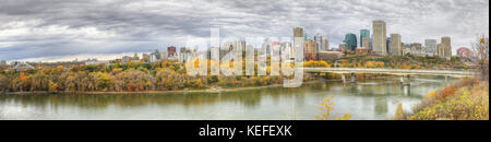 Un panorama d'edmonton, Alberta, canada avec aspen en automne coloré Banque D'Images