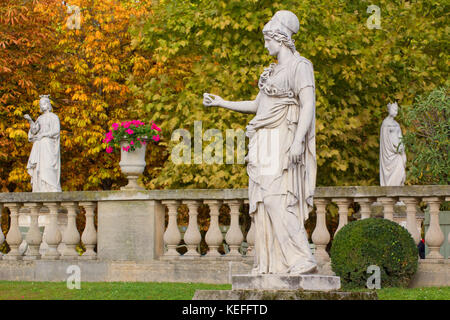 Anne de Bretagne, Minerve à la chouette et de Marguerite de Provence - Jardin du Luxembourg - Paris Banque D'Images