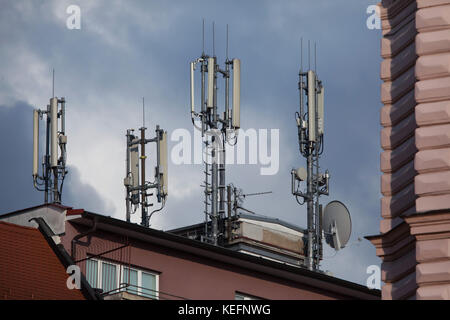 Sites cellulaires sur le toit à Olomouc, République tchèque. Banque D'Images