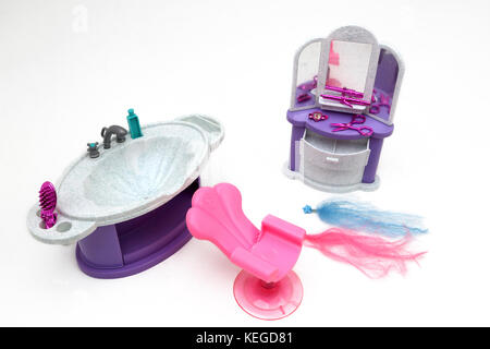 Barbie vintage des années 1990 'Salon' Surprise Set - lavabo, miroir, chaise et Accessoires cheveux Banque D'Images