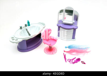 Barbie vintage des années 1990 'Salon' Surprise Set - lavabo, miroir, chaise et Accessoires cheveux Banque D'Images