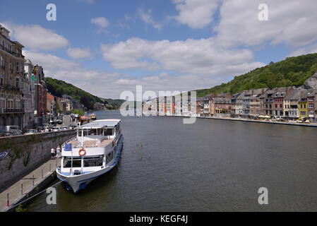 De riverside centre de Dinant, Belgique, le 24 juin, 2017 Banque D'Images