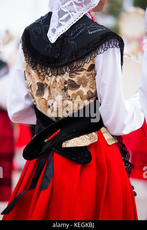 Danseuse à la fiesta traditionnelle à Villaviciosa dans les Asturies, dans le nord de l'Espagne Banque D'Images