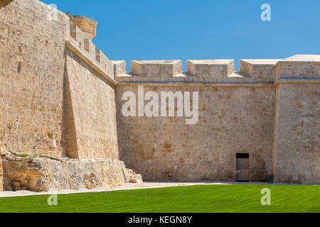 Le bastion, récemment restauré, murs qui entourent la ville médiévale de Mdina à Malte Banque D'Images