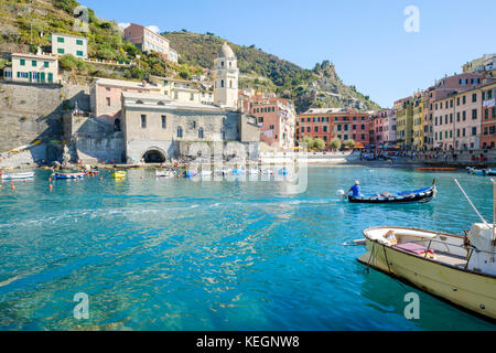 Port De Vernazza, Cinque Terre, Ligurie, Italie Banque D'Images