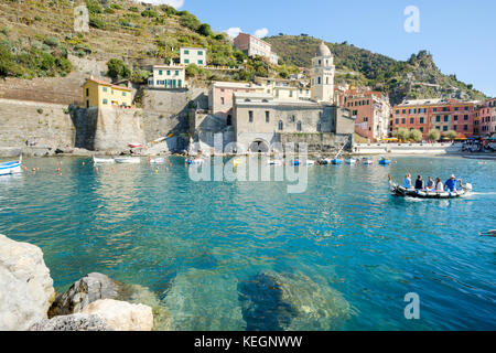 Port De Vernazza, Cinque Terre, Ligurie, Italie Banque D'Images