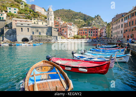 Port De Vernazza, Cinque Terre, Ligurie, Italie Banque D'Images