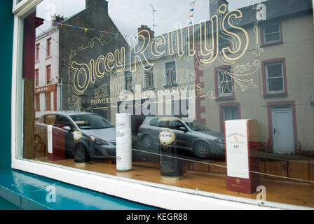 Célèbre dicey Reilly's pub, brasserie et off licence à ballyshannon, comté de Donegal Banque D'Images