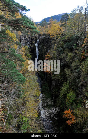 Les chutes de measach est la plus grande cascade chute de 45 m dans les gorges de corrieshalloch gorge près de ullapool. l s'agit d'un slot-gorges et est extrêmement narro Banque D'Images