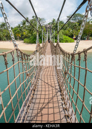 Pont reliant Palawan Beach à l'extrême sud de l'Asie continentale, Sentosa, Singapour Banque D'Images