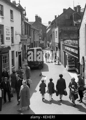 Grande-Bretagne années 1960 ville de marché anglaise occupée 1966 PHOTO PAR DAVID BAGNALL Banque D'Images