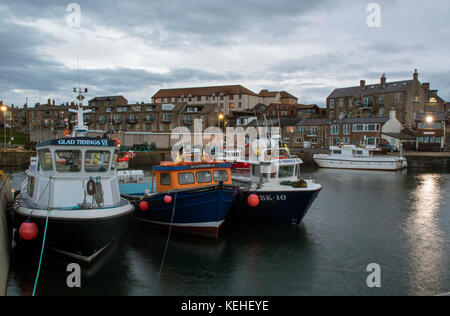 Largs au crépuscule, un village de pêcheurs sur la côte de Northumbrie et une attraction touristique populaire, Northumberland, England, UK Banque D'Images