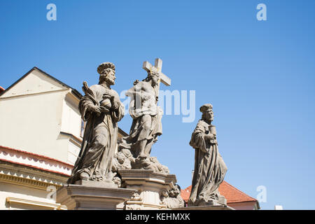 Statue du saint sauveur à Côme et Damien pour la République tchèque et étranger voyageurs visitent au pont Charles sur la Vltava 30 août Banque D'Images
