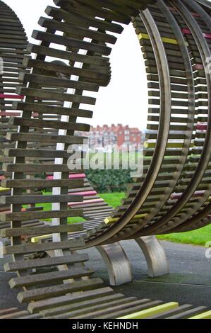 Le plus long banc du Royaume-Uni, sur la promenade de Littlehampton, Royaume-Uni Banque D'Images