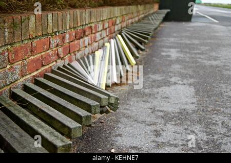 Le plus long banc du Royaume-Uni, sur la promenade de Littlehampton, Royaume-Uni Banque D'Images