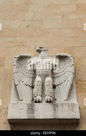 Reichsadler. L'aigle nazi de 1930 sur le bâtiment principal de l'Aéroport de Tempelhof à Berlin, Allemagne. Banque D'Images