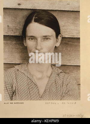 Allie Mae Burroughs, épouse de Cotton Sharecropper, tête et épaules Portrait, Alabama, USA, Walker Evans, 1935 Banque D'Images