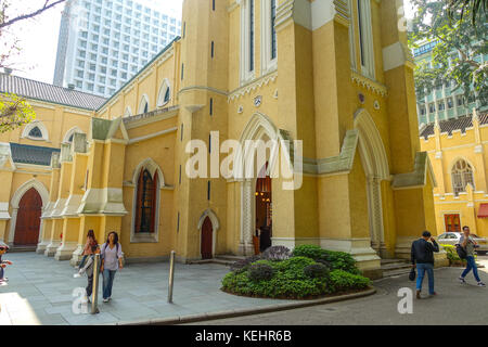 Hong Kong, Chine - le 26 janvier 2017 : des personnes non identifiées, autour de de st. john's cathedral, est le premier établi des églises chrétiennes à hong kong,construit en 1849 Banque D'Images