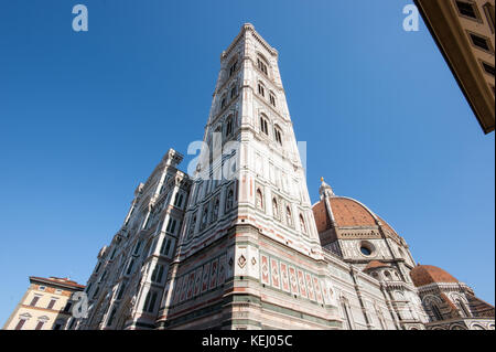 Florence, Italie, le clocher ou campanile de la cathédrale Santa Maria del Fiore, conçu par Giotto au 14e siècle Banque D'Images