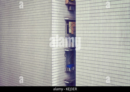 Vintage photo aux couleurs d'un vieil immeuble mur carrelé, contexte urbain, Chongqing, Chine. Banque D'Images