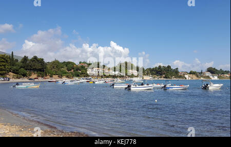 Bateaux dans la baie de Laganas sur l'île de Zakynthos, Grèce Banque D'Images