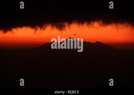 Lever de soleil vu du Mont Batur - Bali - Indonésie Banque D'Images