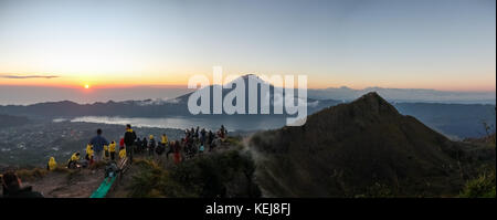 Lever de soleil vu du Mont Batur - Bali - Indonésie Banque D'Images