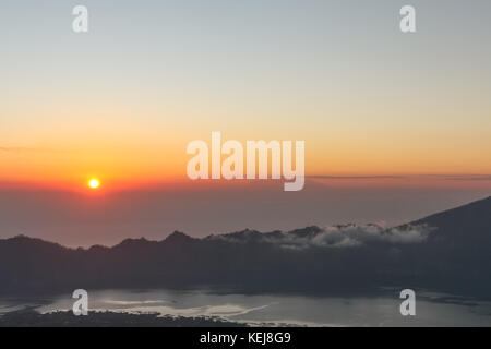 Lever de soleil vu du Mont Batur - Bali - Indonésie Banque D'Images