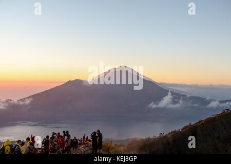 Lever de soleil vu du Mont Batur - Bali - Indonésie Banque D'Images