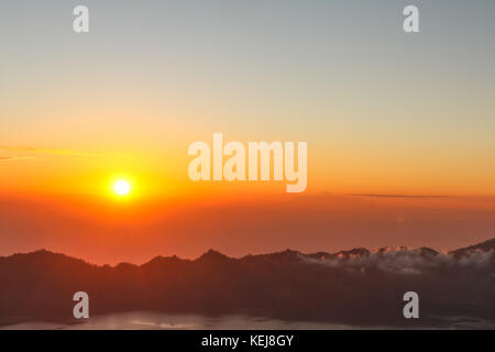 Lever de soleil vu du Mont Batur - Bali - Indonésie Banque D'Images