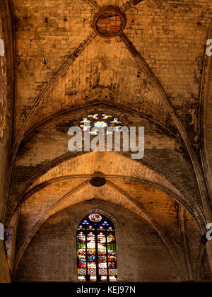 Détail du plafond et verrerie.. sta maria del mar. (14e siècle) de Barcelone. (Catalogne) Espagne. santa maria del mar est un imposant... Banque D'Images