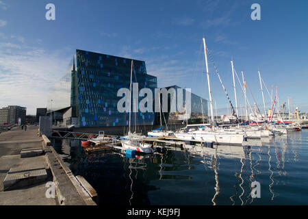 Harpa est une salle de concerts et centre de conférences à Reykjavík, Islande. le concert d'ouverture a eu lieu le 4 mai 2011. harpa a été conçu par le fi Banque D'Images