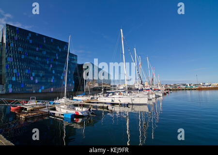 Harpa est une salle de concerts et centre de conférences à Reykjavík, Islande. le concert d'ouverture a eu lieu le 4 mai 2011. harpa a été conçu par le fi Banque D'Images