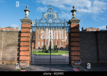 Roehampton House, qui fait partie de Queen Mary's place, Roehampton Lane, Roehampton, Londres, Angleterre, ROYAUME-UNI Banque D'Images