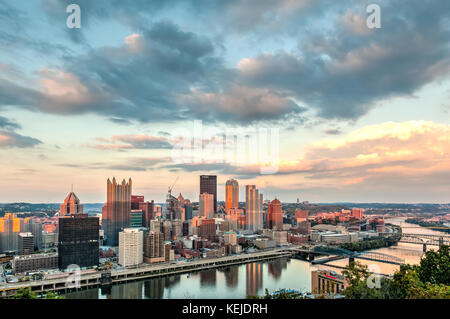 Pittsburgh skyline de Mount Washington, plusieurs gratte-ciel et allegheny river waterfront en Pennsylvanie, USA Banque D'Images