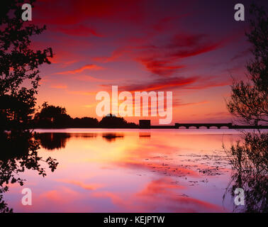 Channel Islands. Guernesey. Saint Sauveur. Réservoir au coucher du soleil. Banque D'Images