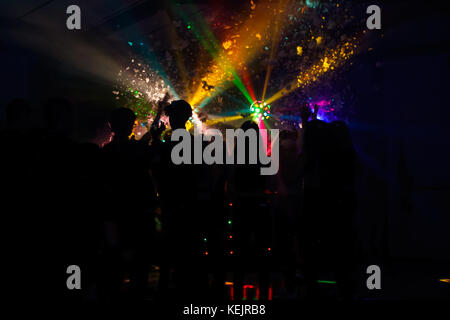 Fête de la mousse avec lumières disco Banque D'Images