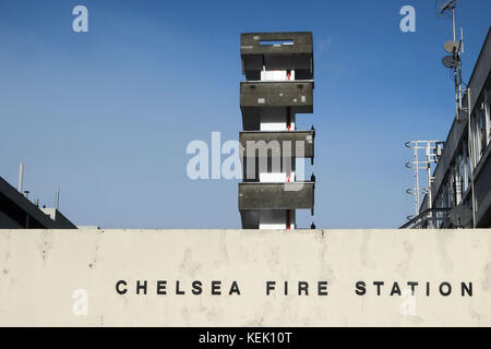 Chelsea Fire Station 264 Kings Road Londres. La station a été ouverte le 3 mars 1965 la chanteuse Adele a montré son soutien aux pompiers en visite Banque D'Images