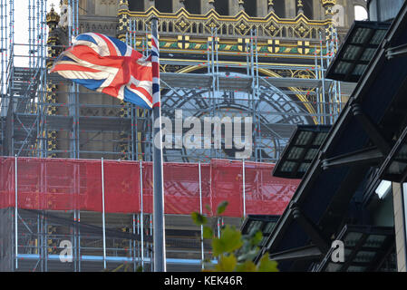 Westminster, Londres, Royaume-Uni. 21 octobre 2017. Échafaudage couvrant la tour Elizabeth et Big ben. Credit : Matthew Chattle/Alamy Live News Banque D'Images