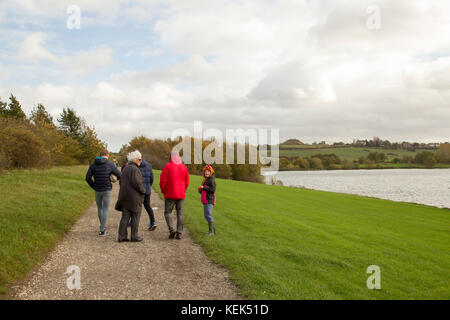 Wakefield. 21 Oct, 2017. Météo britannique. Centre Nautique et Pugneys Country Park, Denby Dale Road, météo, 21 octobre 2017. Les gens profiter de la météo avant Storm Brian vient dans cet après-midi. Credit : Keith J Smith./Alamy Live News Banque D'Images